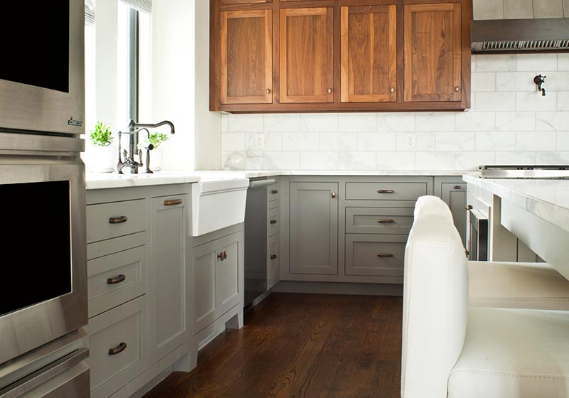 Combining the stunning natural character of Walnut with on-trend grey paint is a perfect pair in this home.