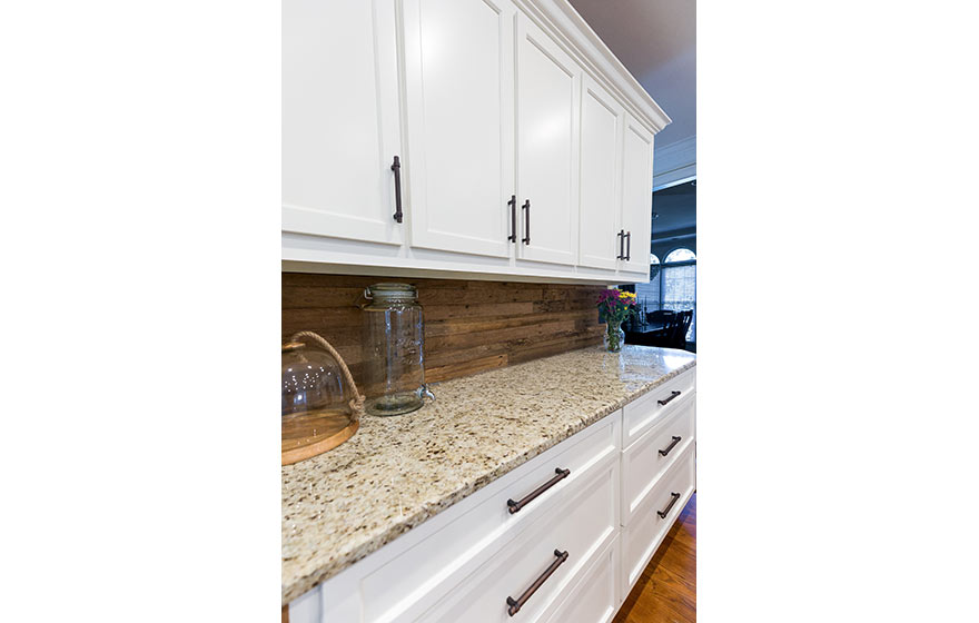 The simplistic Artesia 3/4" (406) Door pairs well with the rustic reclaimed wood used throughout the kitchen. 