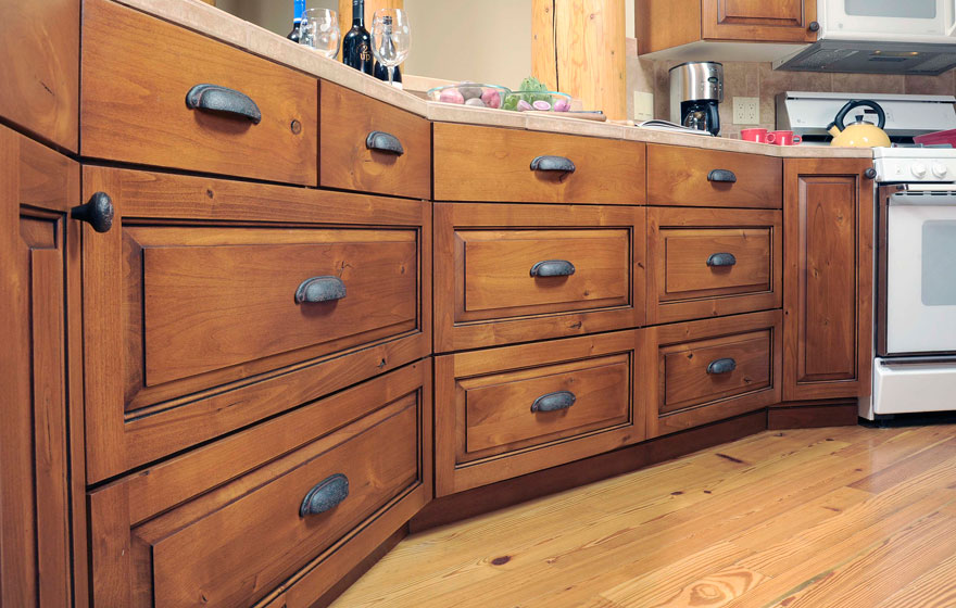 This dramatic refacing job transformed the kitchen of this mountain cabin to better fit its home design and natural surroundings.