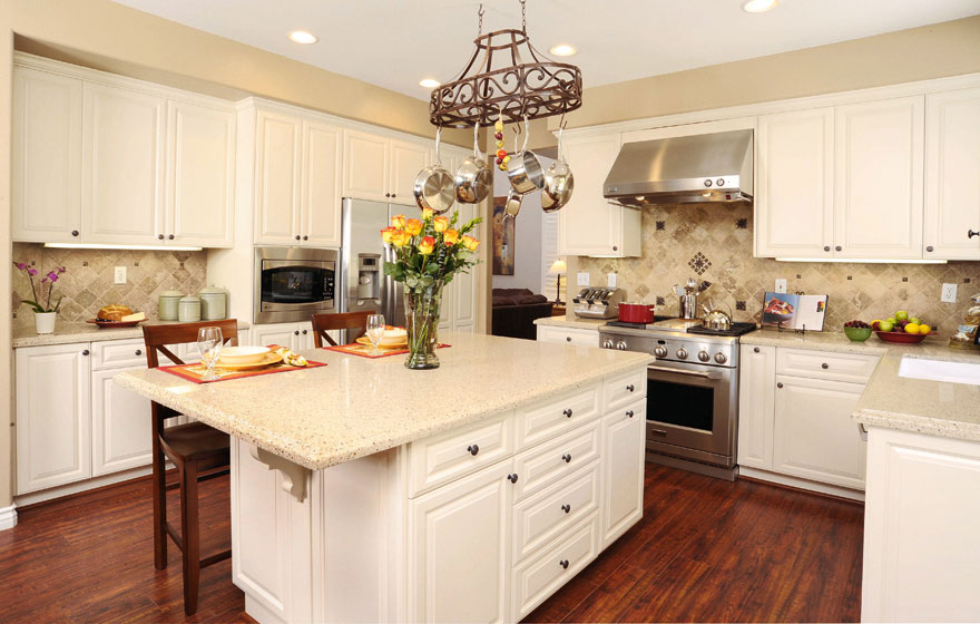 A timeless classic kitchen design using the Heritage 3/4' (805) Door 