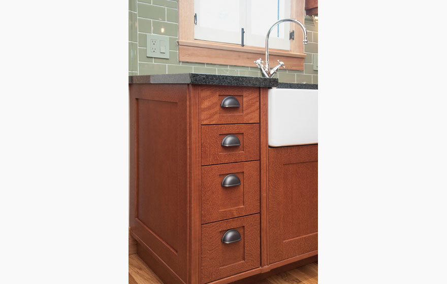 Craftsman style kitchen with Shaker 3/4" (831) Doors with a modified 3" frame in Quarter Sawn Red Oak using Streamline® RTA Cabinet Components.