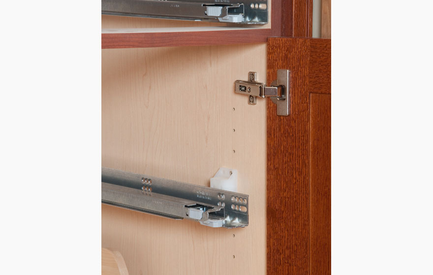 Craftsman style kitchen with Shaker 3/4" (831) Doors with a modified 3" frame in Quarter Sawn Red Oak using Streamline® RTA Cabinet Components.