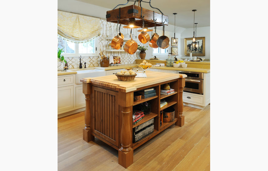 Perfectly designed from top to bottom, this kitchen uses two door styles, two Designer Face Frame edges, and two beautiful finishes to create a unique and inventive space.